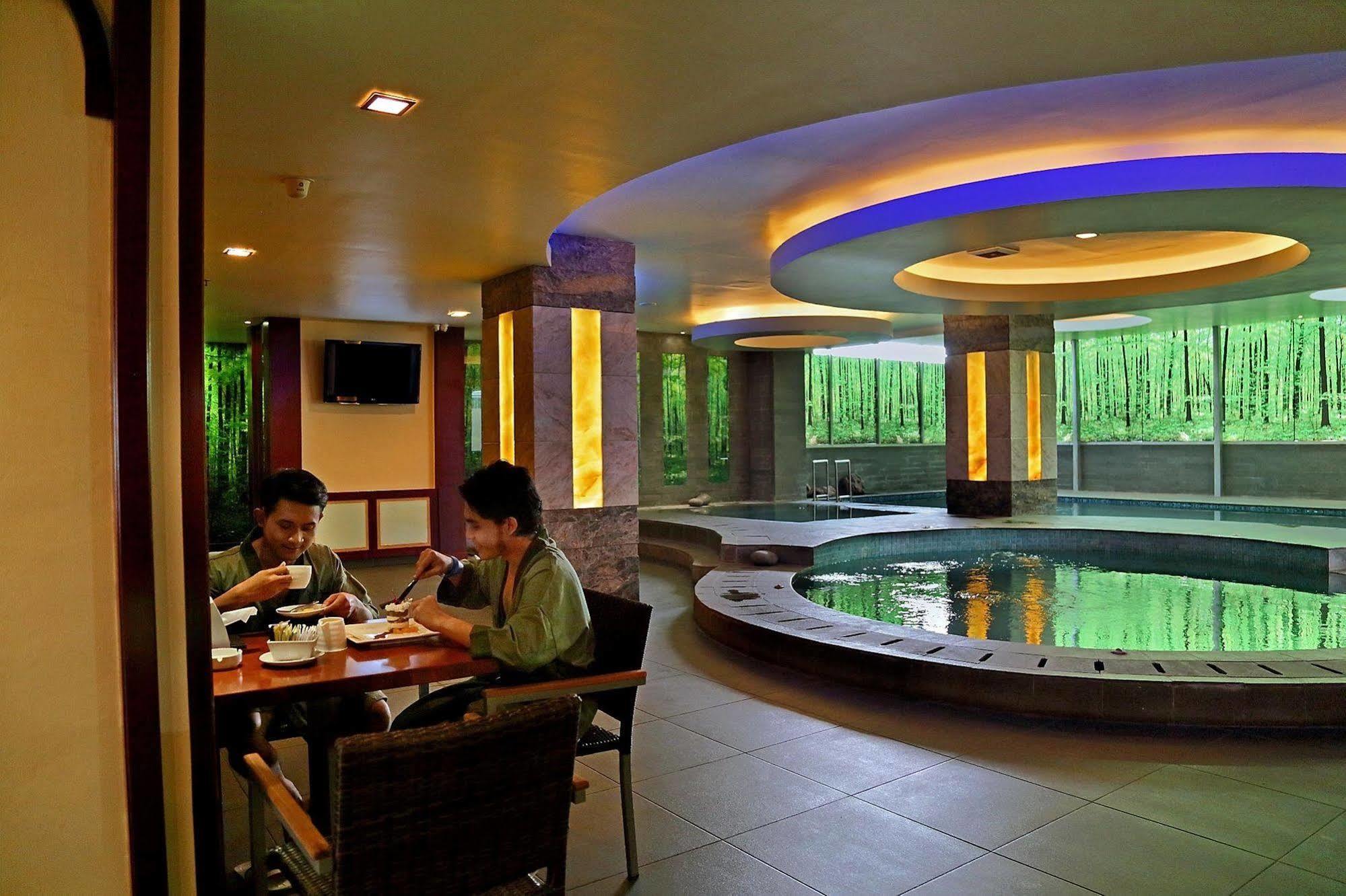 Gino Feruci Kebon Jati By Kagum Hotels Bandung Exterior foto